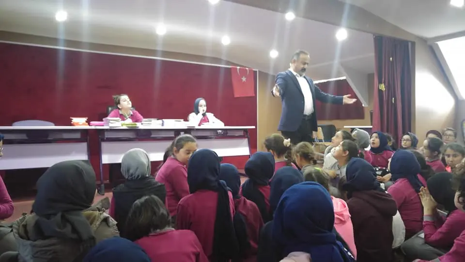 Haber: Şehit Özsoy İmam Hatipte Öğrenciler Yazarla Buluştu - Galeri-1