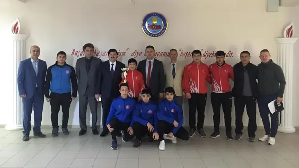 Haber: Genç Sporculardan Burhan ve Doğan'a Ziyaret - Öne Çıkan