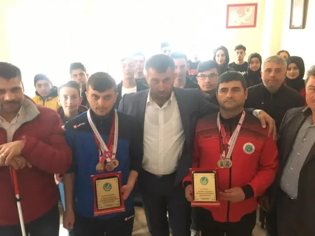 Hendek Ülkü Ocakları Şampiyonları Ağırladı