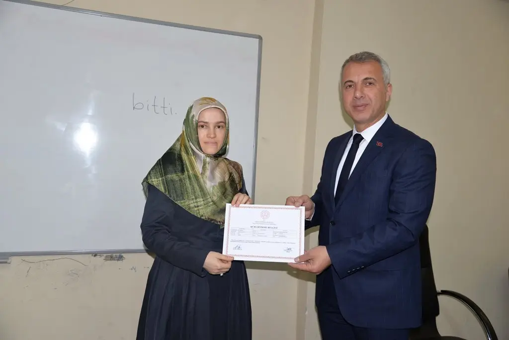 Haber: Kursiyerler sertifikalarını aldı - Galeri-1