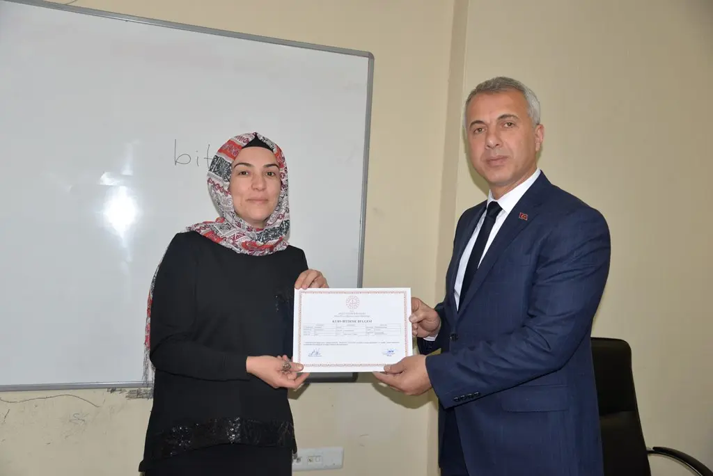 Haber: Kursiyerler sertifikalarını aldı - Galeri-2