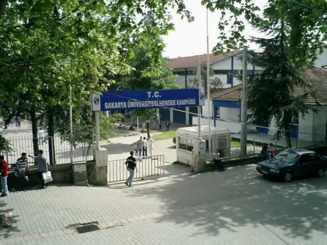 Eğitim Fakültesi'ne 5 Prof, 3 Doçent