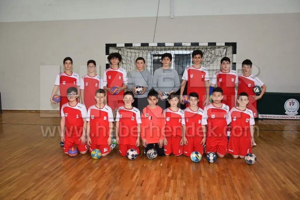 Haber: Minikler Hentbolda Büyükşehir İlk Maçtan Galip Ayrıldı - Öne Çıkan