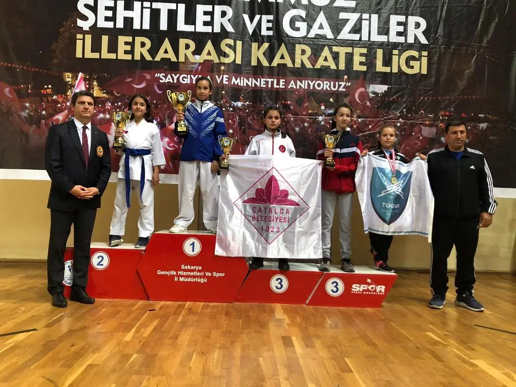 Haber: Hendek Karate Takımı Sezonun Şampiyonu - Galeri-5