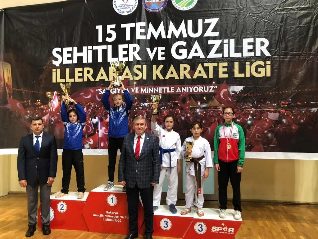 Haber: Hendek Karate Takımı Sezonun Şampiyonu - Galeri-3