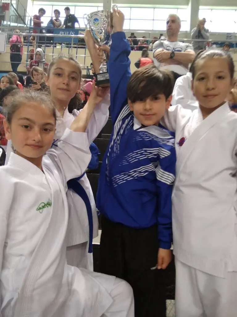 Haber: Hendek Karate Takımı Sezonun Şampiyonu - Galeri-8