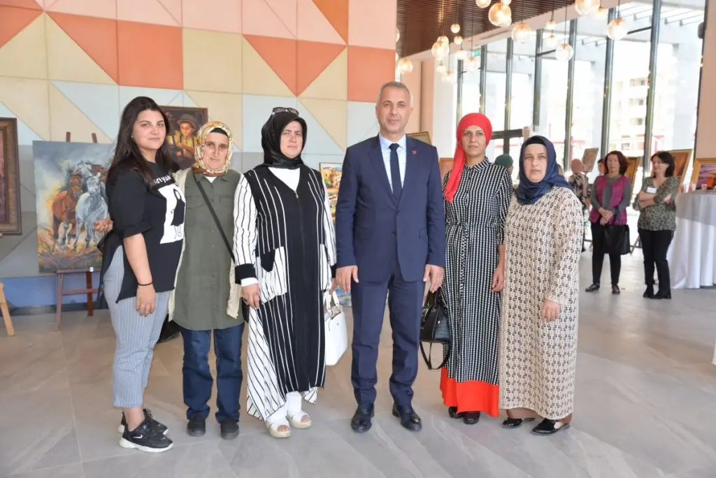 Haber: Renklerin Esintisi İlgi Gördü - Galeri-2