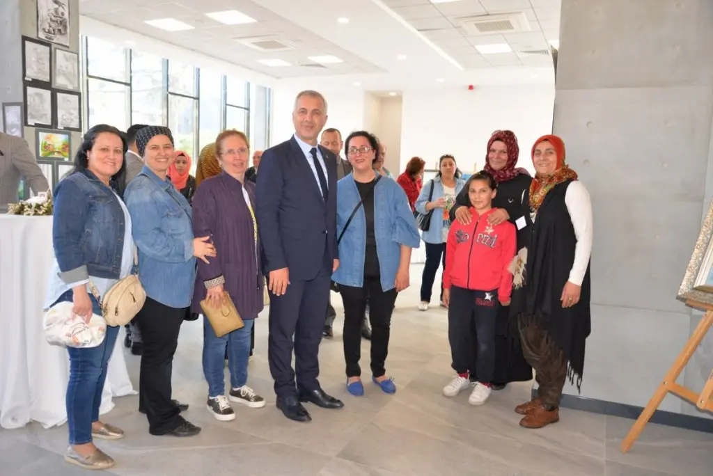 Haber: Renklerin Esintisi İlgi Gördü - Galeri-1