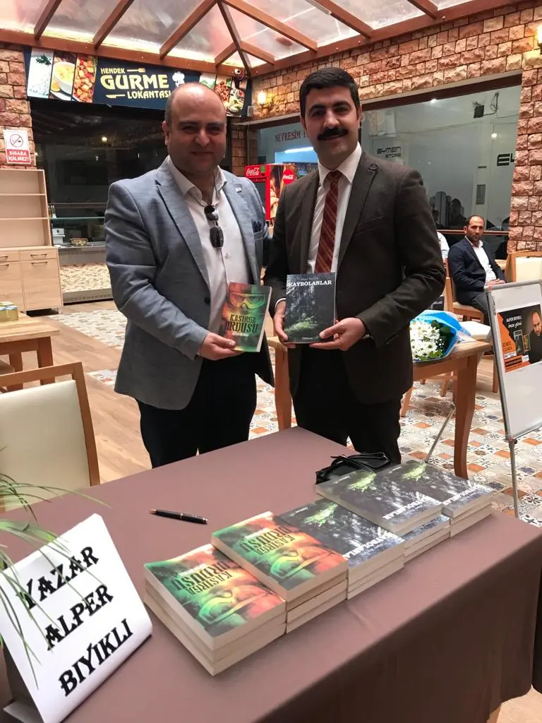 Haber: İmza Gününe Yoğun İlgi - Galeri-4