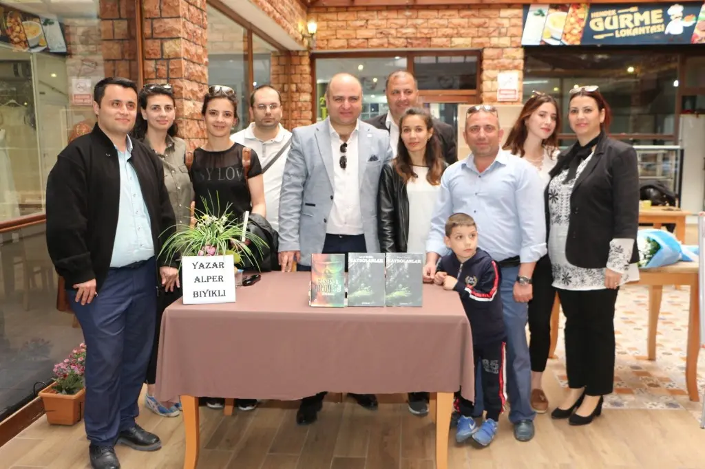 Haber: İmza Gününe Yoğun İlgi - Galeri-3
