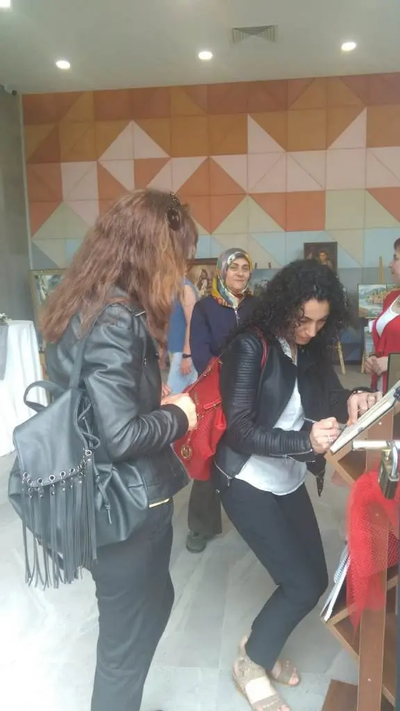 Haber: Renklerin Esintisine Yoğun İlgi - Galeri-4