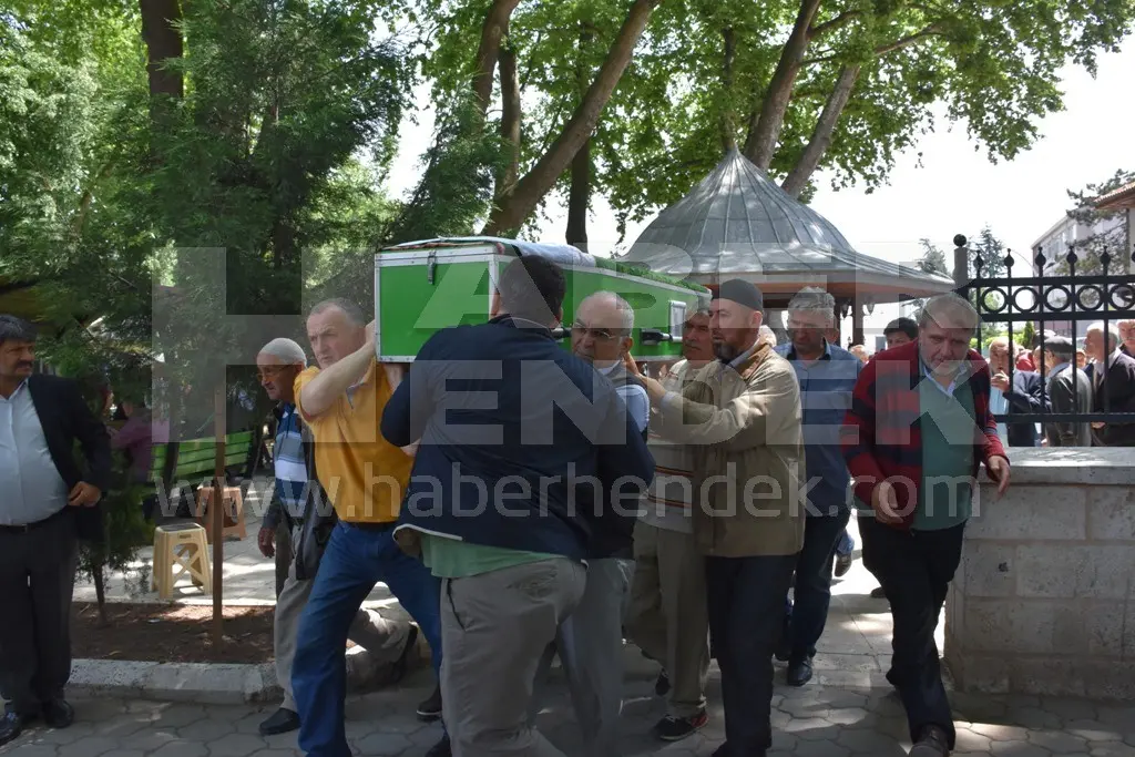 Haber: Gazeteciden Baba’ya Son Görev - Galeri-2