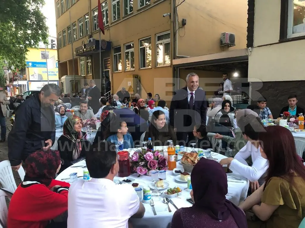 Haber: İftar Sofrası Emniyet Bahçesinde Kuruldu - Galeri-3