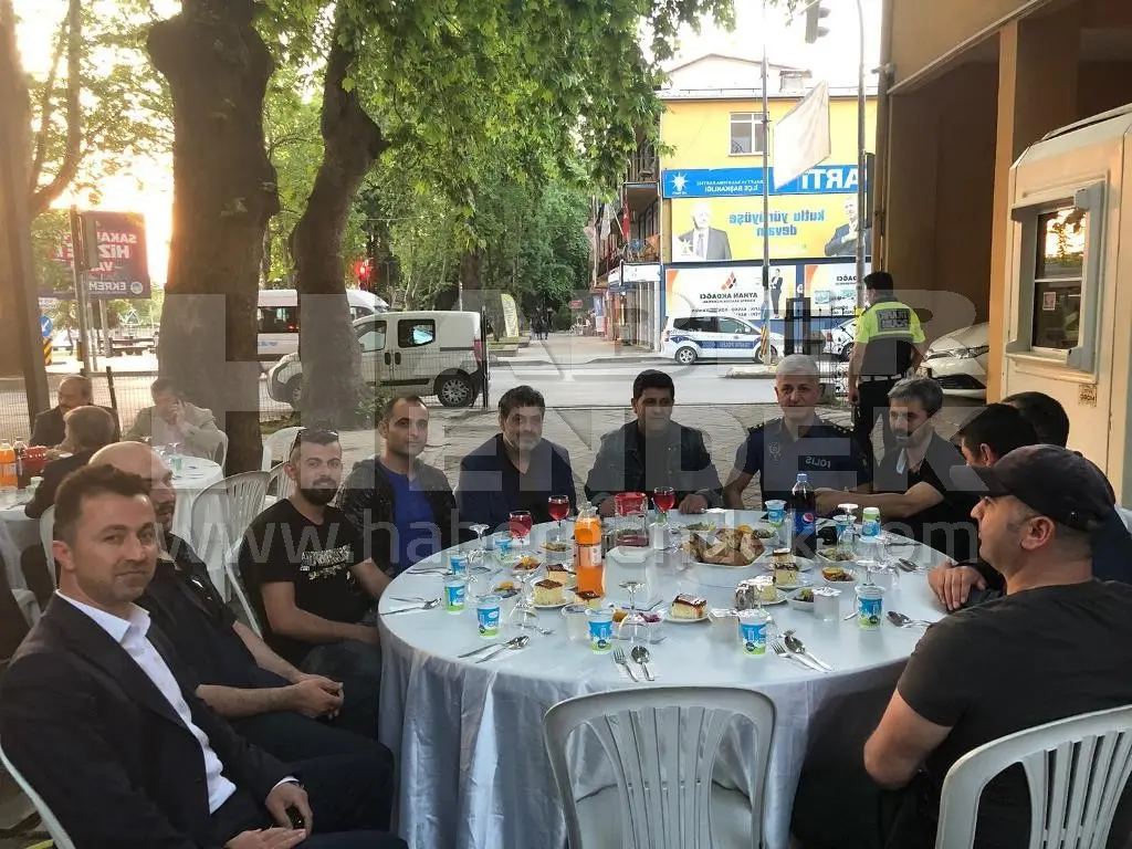Haber: İftar Sofrası Emniyet Bahçesinde Kuruldu - Galeri-5