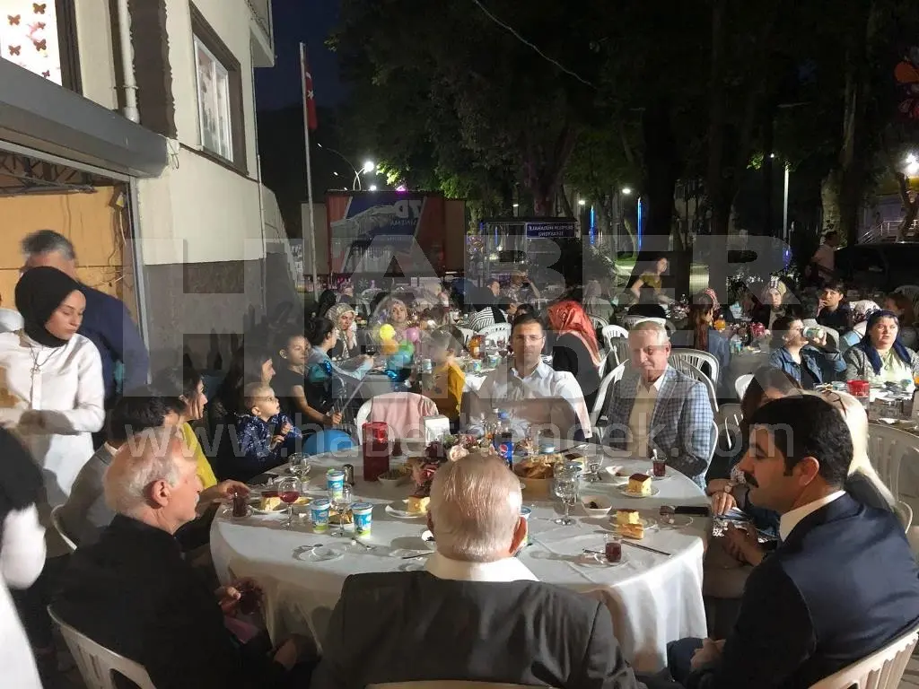 Haber: İftar Sofrası Emniyet Bahçesinde Kuruldu - Galeri-2