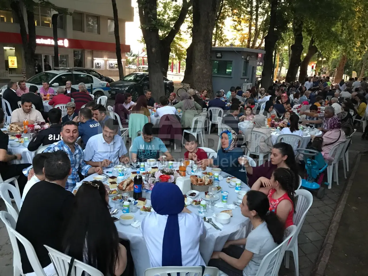 Haber: İftar Sofrası Emniyet Bahçesinde Kuruldu - Galeri-7
