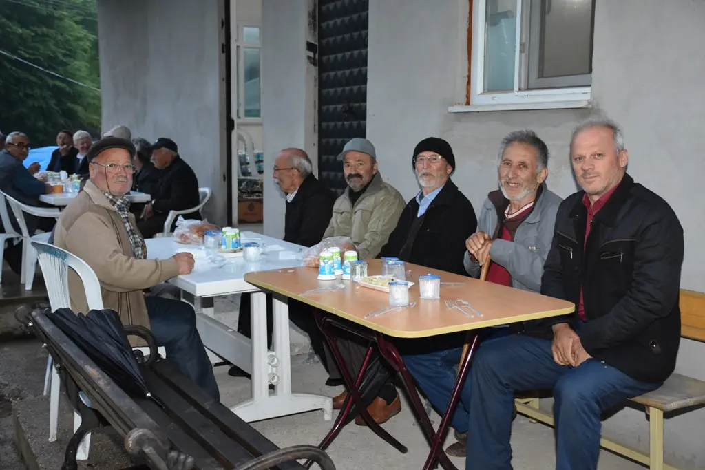Haber: Yarıca Mahalle sakinleri iftarda buluştu - Galeri-3