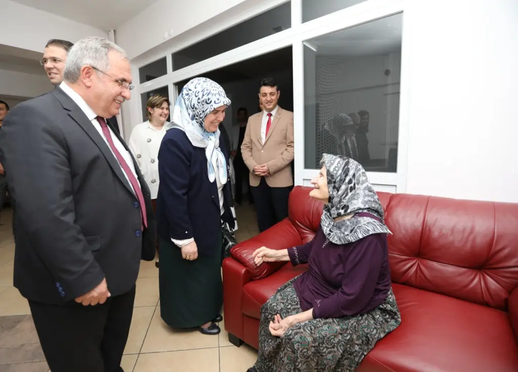 Haber: Vali'den Hendek Huzurevi Sakinleri İle İftar - Galeri-1