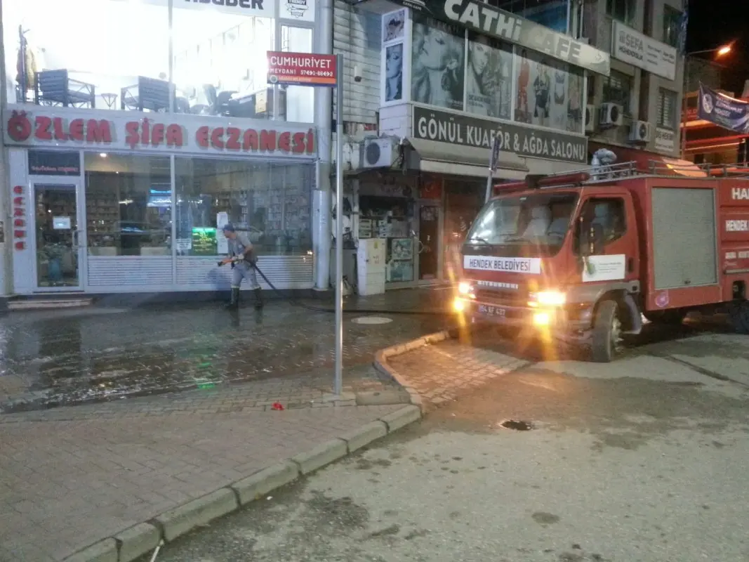 Haber: Hendek Caddeleri Bayrama Hazır - Galeri-1