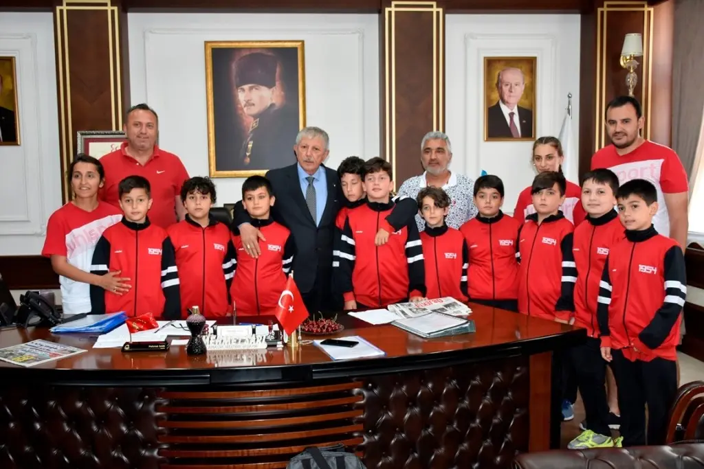 Haber: Hentbolcular MHP’li Başkanın Misafiri Oldu - Öne Çıkan