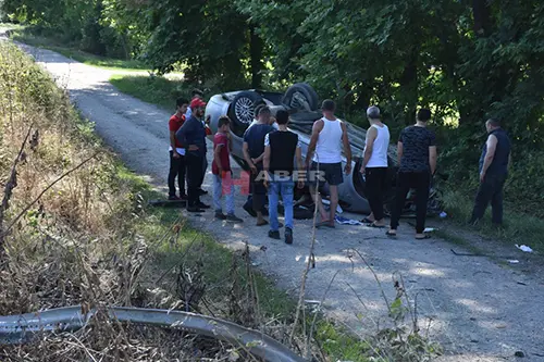 Haber: Şarampole Uçan Araç takla attı 4 Yaralı - Galeri-1