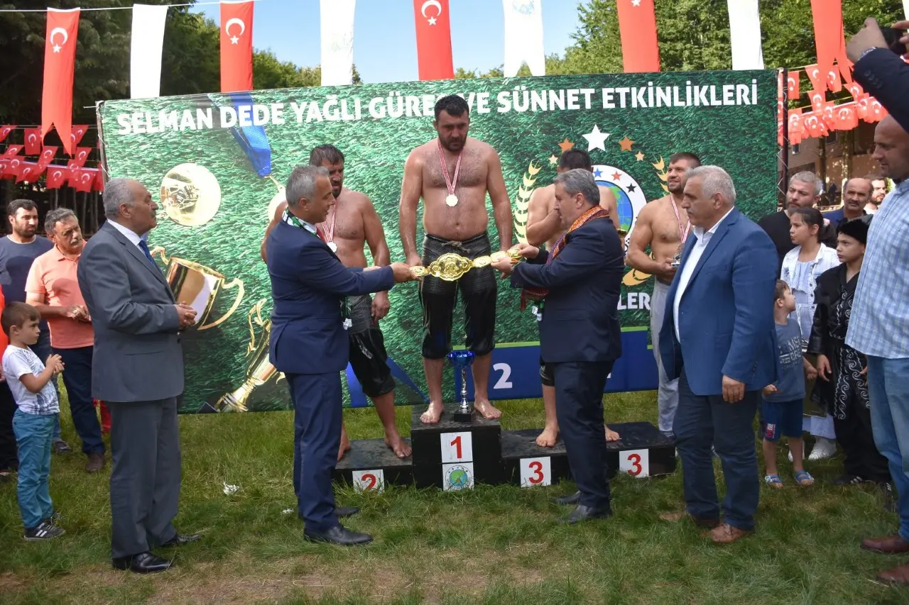 Haber: Destici Ağa; Aykırı Başpehlivan Oldu - Öne Çıkan