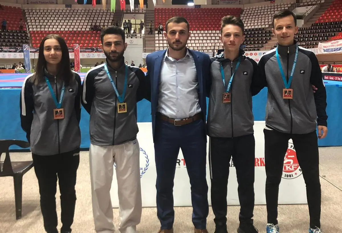 Haber: Karateciler Antep'ten madalyalarla döndü - Galeri-3
