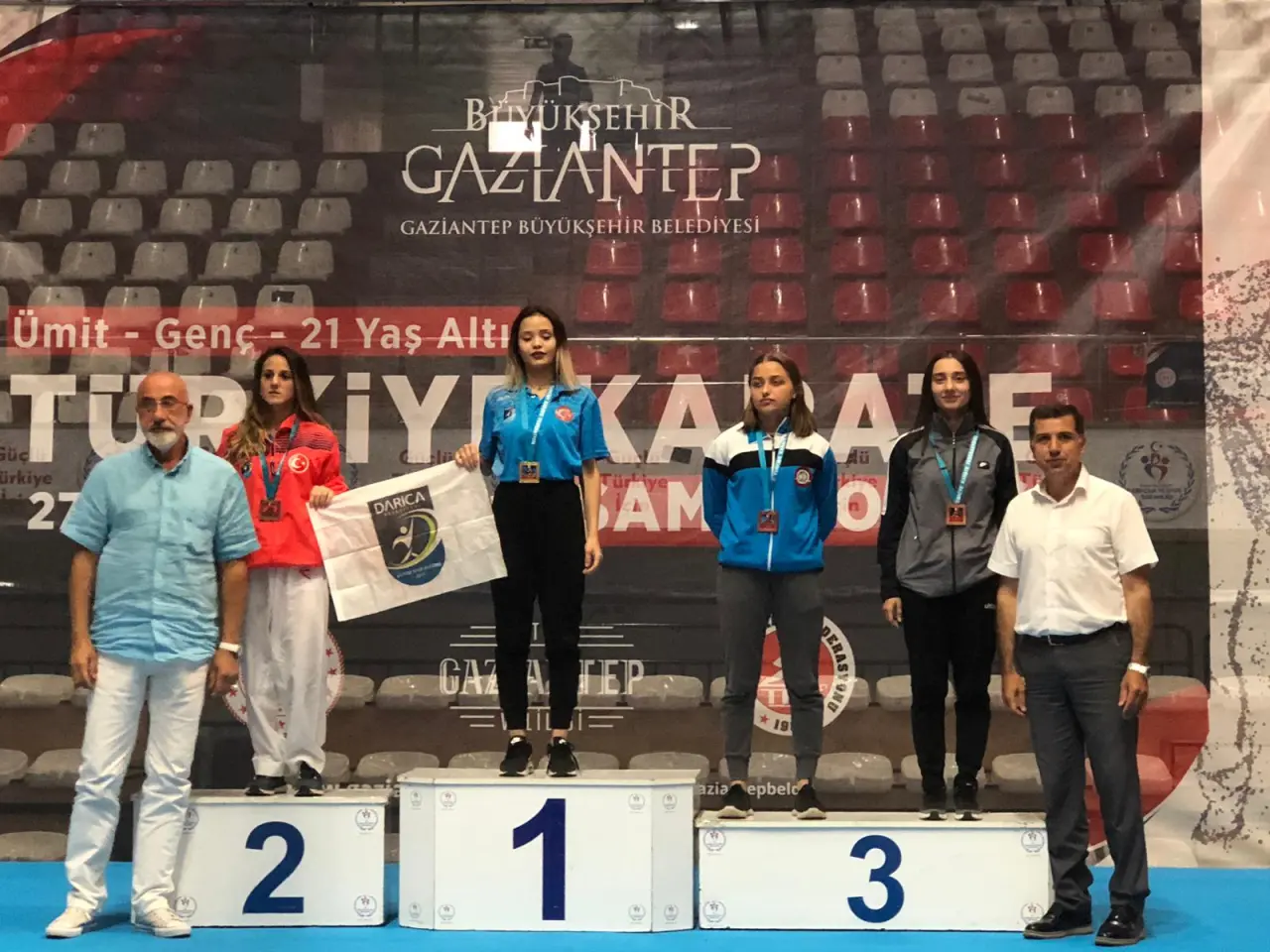Haber: Karateciler Antep'ten madalyalarla döndü - Galeri-1