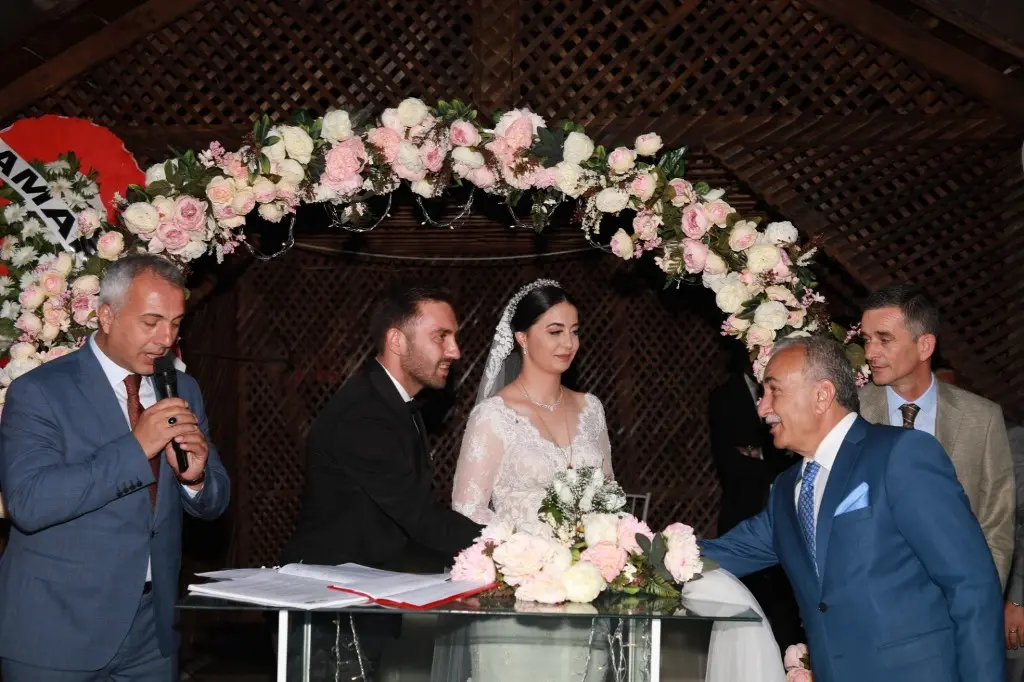 Haber: Siyaset Ve İş Dünyası Bu Nikahta Buluştu - Galeri-8