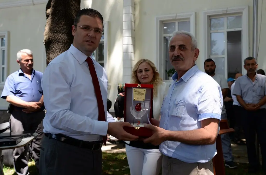 Haber: Kan Bağışı Rekortmenlerine plaket - Galeri-3