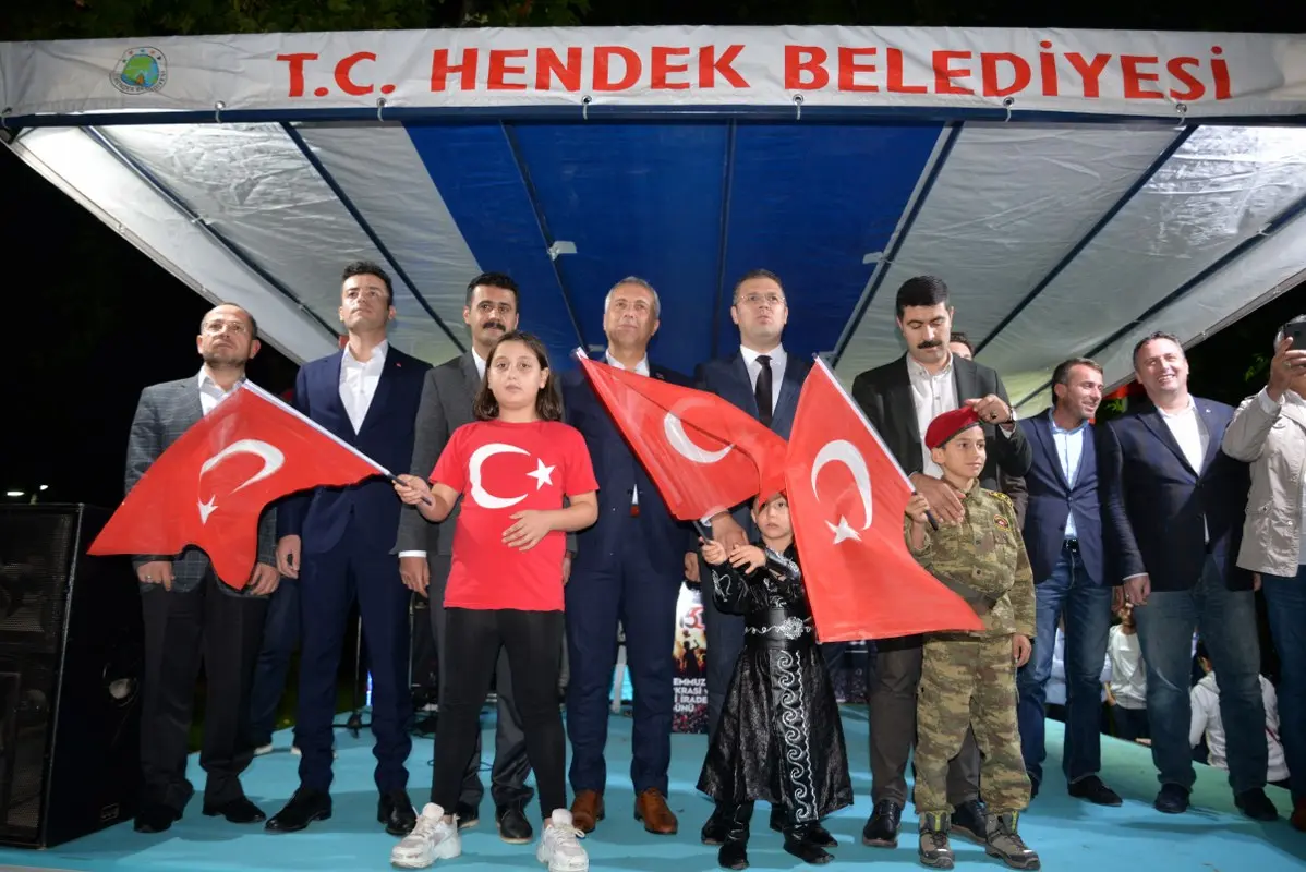 Haber: Hendekliler meydana akın etti - Galeri-4