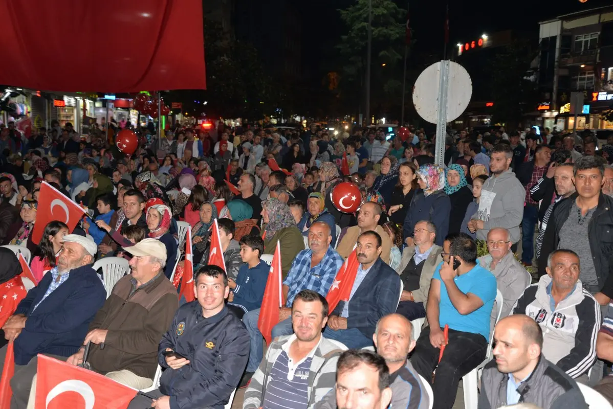 Haber: Hendekliler meydana akın etti - Galeri-3