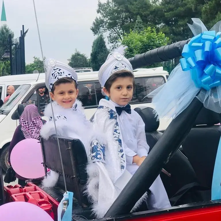 Haber: Eymen ve Ensar Delikanlılığa Adım Attı - Galeri-1