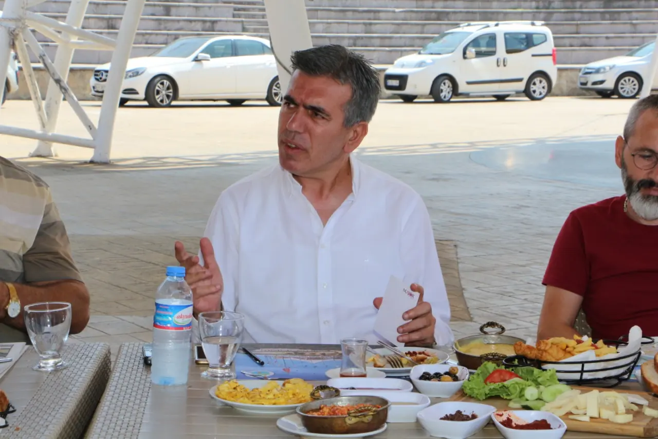 Haber: Hendekspor Yönetimi Basınla Buluştu - Galeri-4