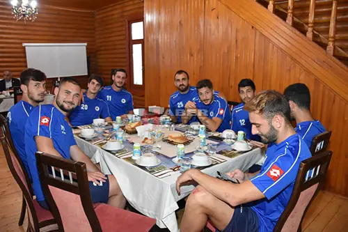 Haber: Maç Yorgunluğunu Yemekte Attılar - Öne Çıkan