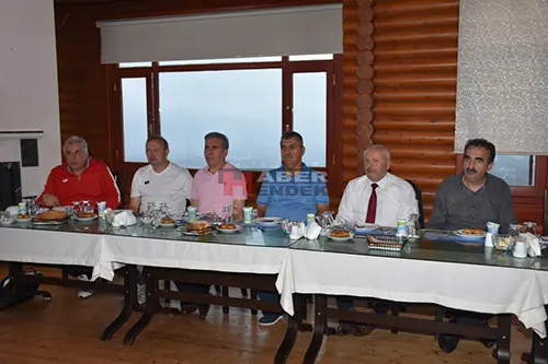 Haber: Maç Yorgunluğunu Yemekte Attılar - Galeri-5