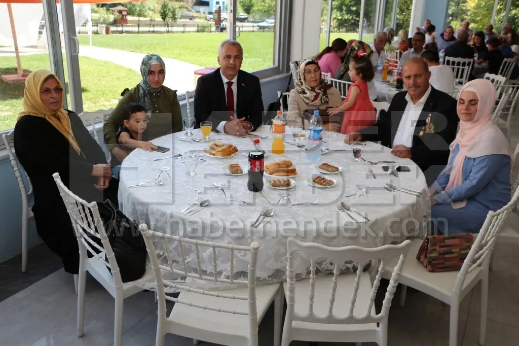 Haber: Şehit Aileleri ve Gaziler Onuruna Yemek - Galeri-1