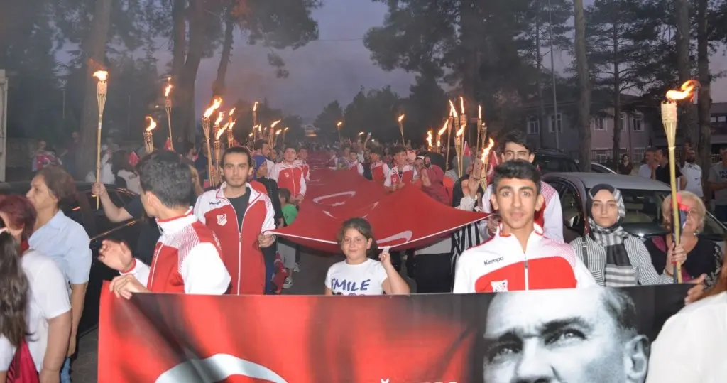 Haber: Hendek Zafer Coşkusunu Doyasıya Yaşadı - Galeri-2