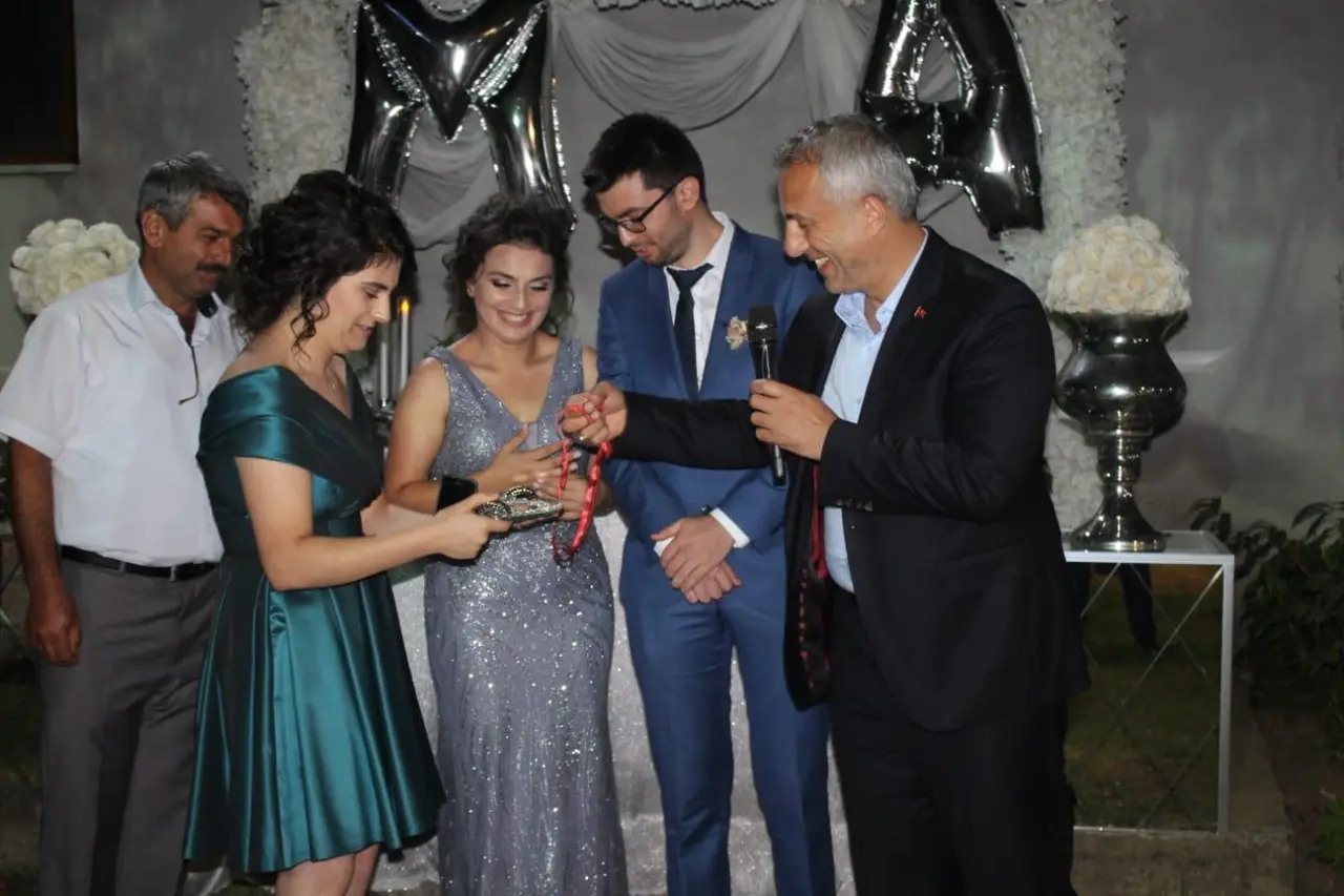 Haber: Merve ile Arif Evlilik Yolunda İlk Adımı Attı - Galeri-1