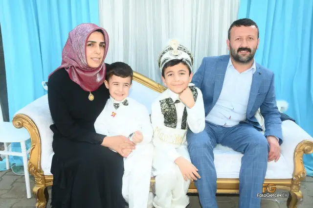 Ömer, Asaf ve Erhan Delikanlılığa Adım Attı