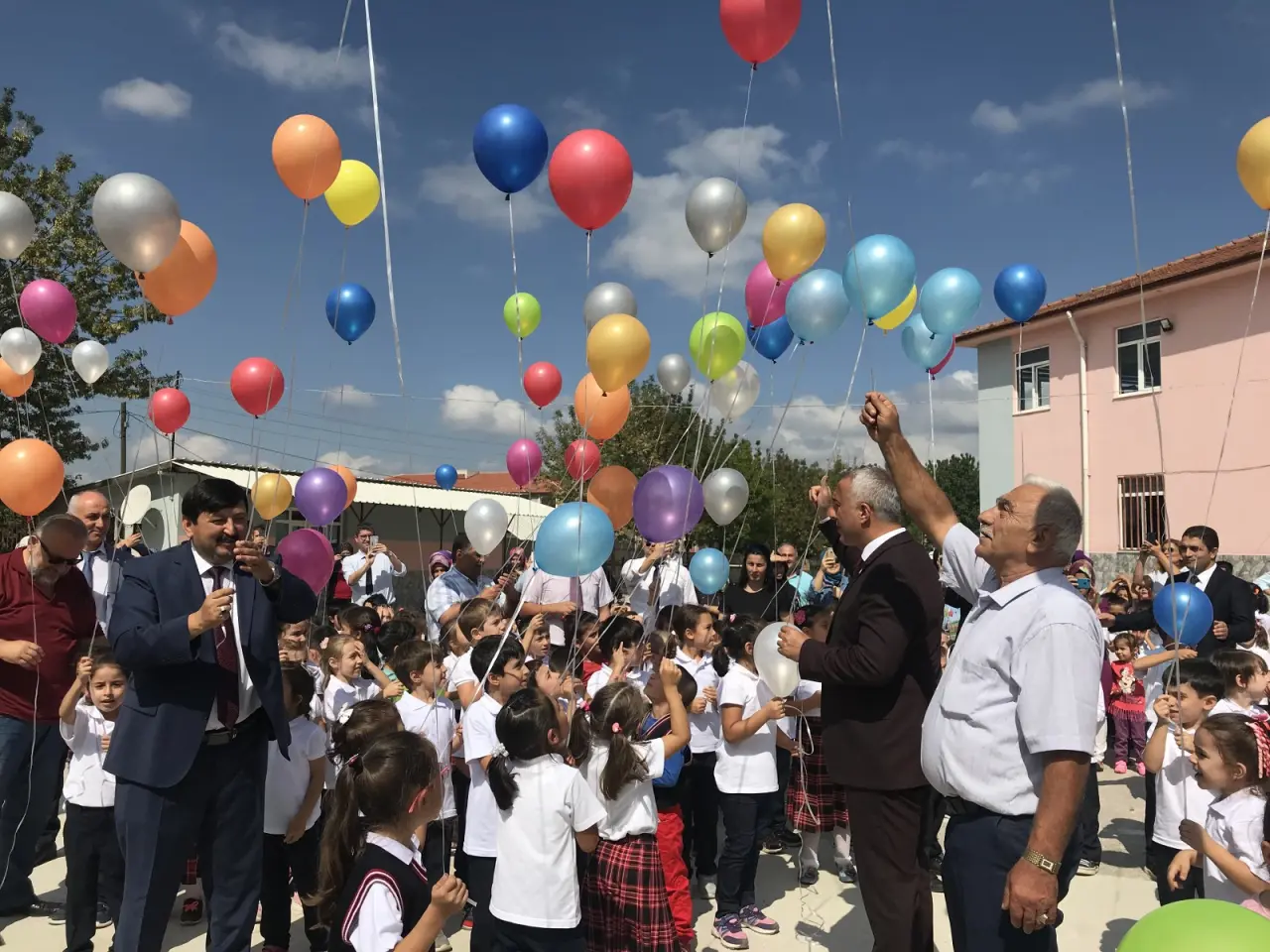 Haber: Hendek'te İlköğretim Haftası Kutlandı - Öne Çıkan