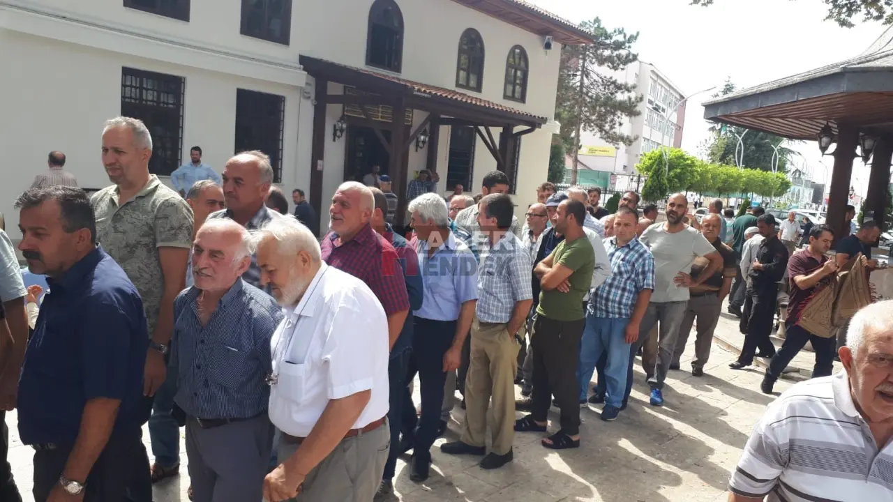Haber: Hendek Belediyesi Aşure İkram Etti - Galeri-1