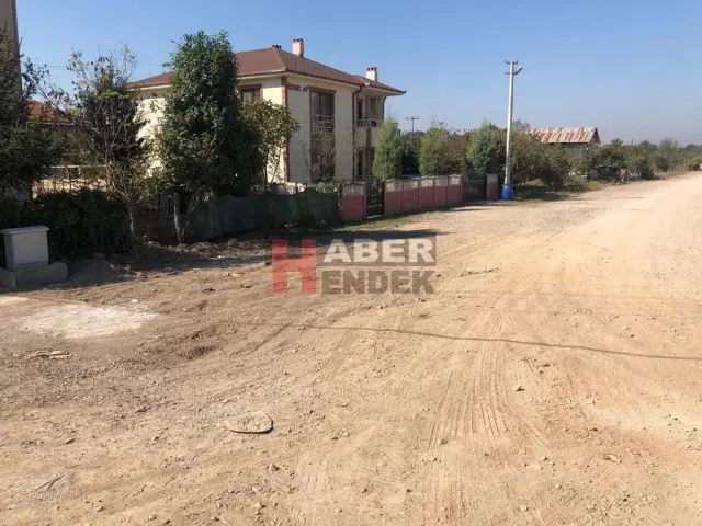 Vatandaşlar Yollarının Yapılmasını İstiyor