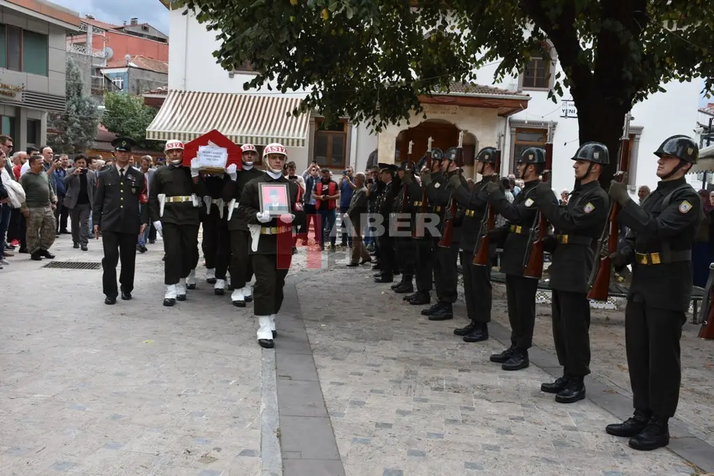 Haber: Kıbrıs Gazisi Askeri Törenle Uğurlandı - Öne Çıkan