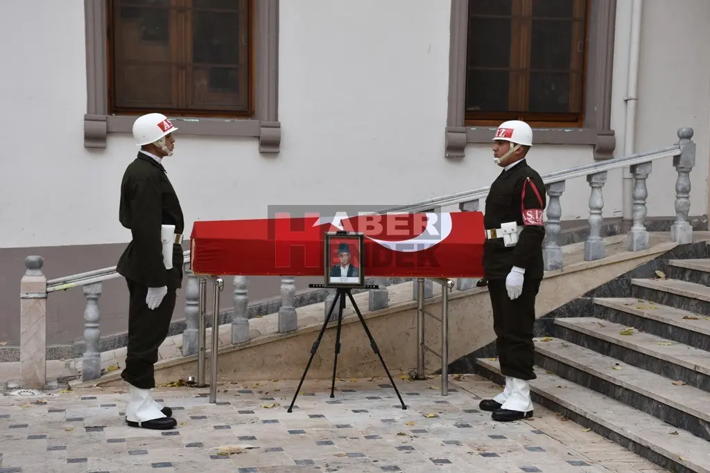 Haber: Kıbrıs Gazisi Askeri Törenle Uğurlandı - Galeri-1