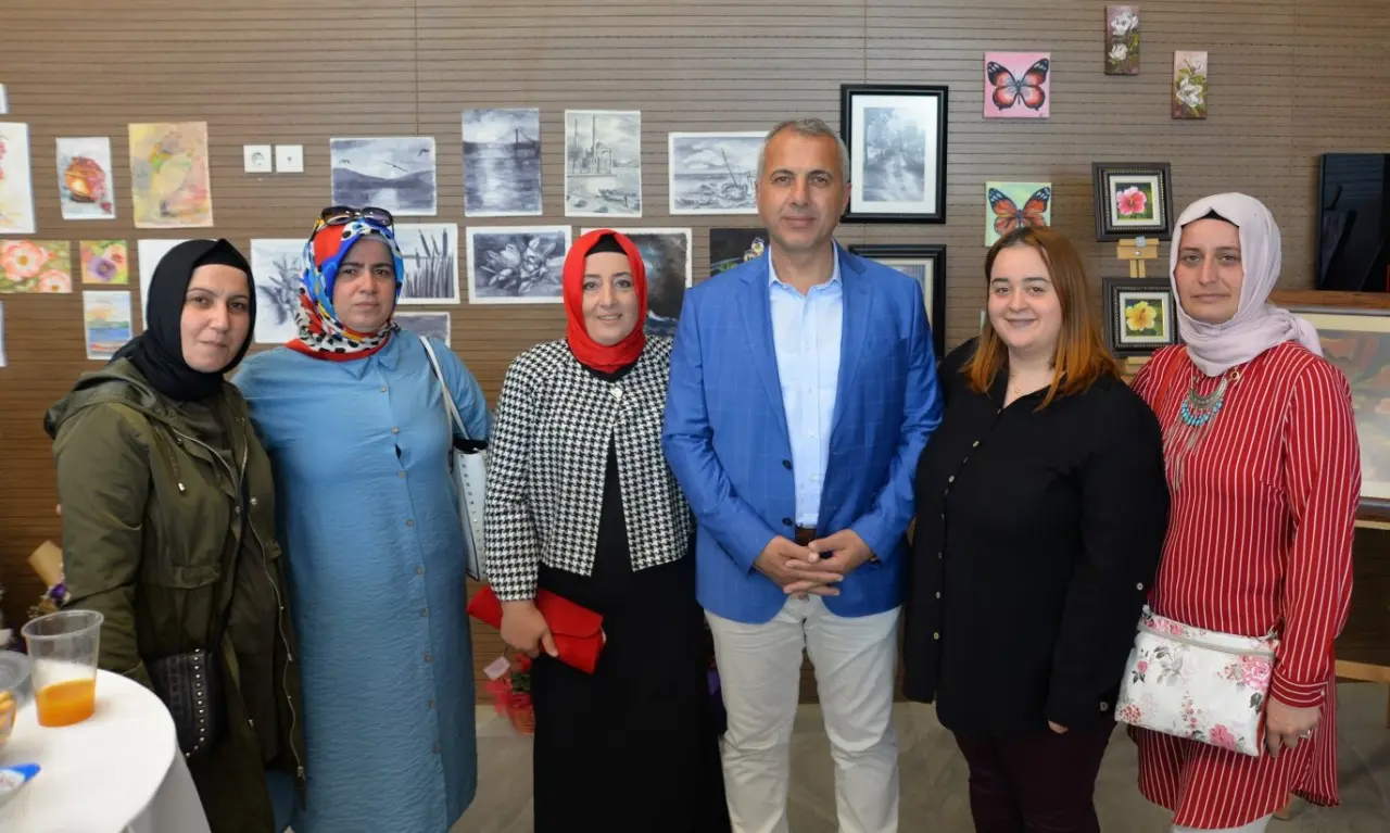Haber: Macide Temiz İlk Resim Sergisiyle Sanatseverlerin Karşısına Çıktı - Galeri-3