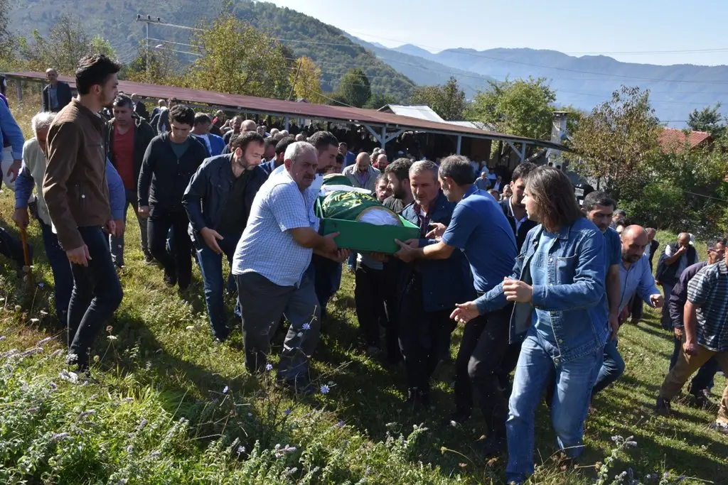Haber: Pala Dualarla Toprağa Verildi - Galeri-1
