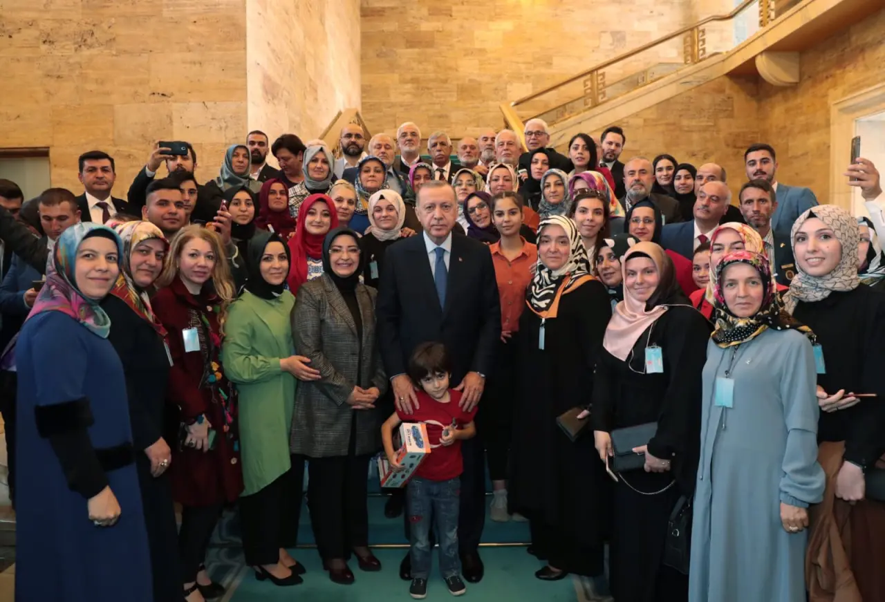 Haber: AK Parti Hendek Kadın Kolları Ankara'ya Çıkartma Yaptı - Öne Çıkan