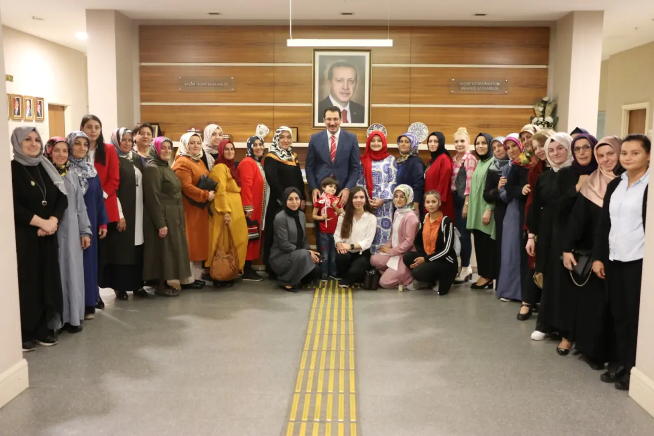 Haber: AK Parti Hendek Kadın Kolları Ankara'ya Çıkartma Yaptı - Galeri-2
