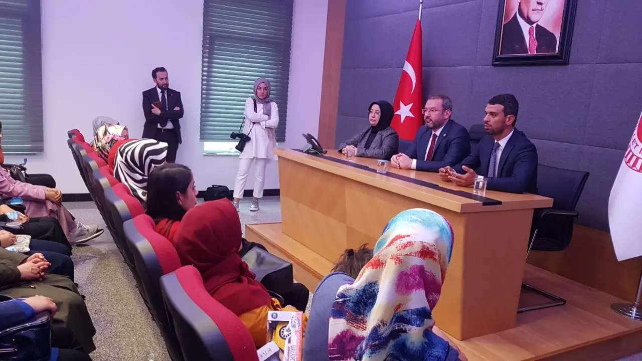 Haber: AK Parti Hendek Kadın Kolları Ankara'ya Çıkartma Yaptı - Galeri-1